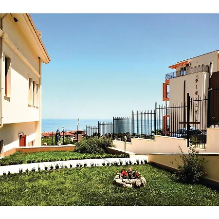 Two-bedroom Holiday In Byala ביאלה