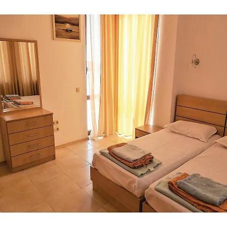 Two-bedroom Holiday In Byala *